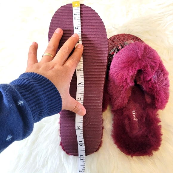 NEW Michael Kors "Taj" Jeweled Glitter Faux Fur Mule Slippers Lounge Burgundy 9 - Picture 5 of 9